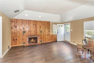 25 Valentine Ave in Huntington, NY - Building Photo - Building Photo