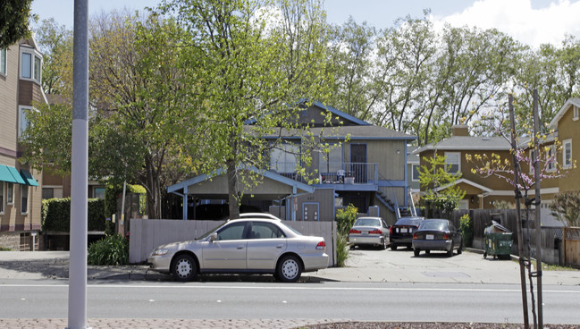 537 A St in Hayward, CA - Building Photo - Building Photo