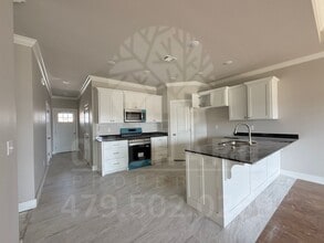 2007 E Brookview Dr in Siloam Springs, AR - Building Photo - Building Photo