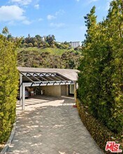 1255 N Bundy Dr in Los Angeles, CA - Building Photo - Building Photo