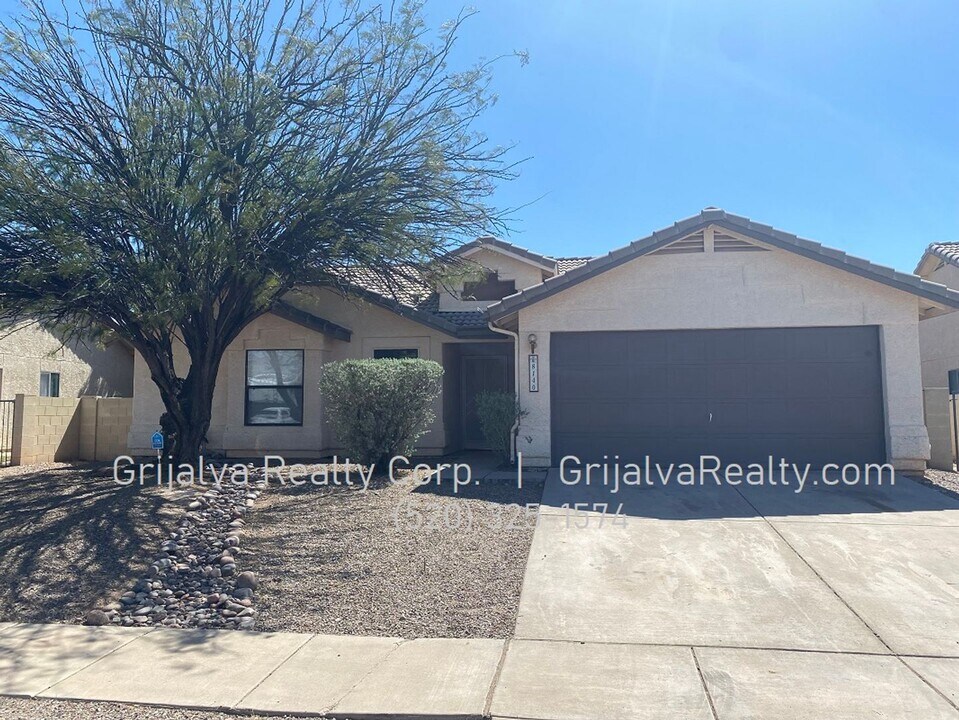 8140 S Carbury Way in Tucson, AZ - Building Photo