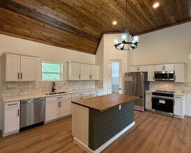 145 Greenbriar Ct in Bridgeport, TX - Building Photo - Building Photo