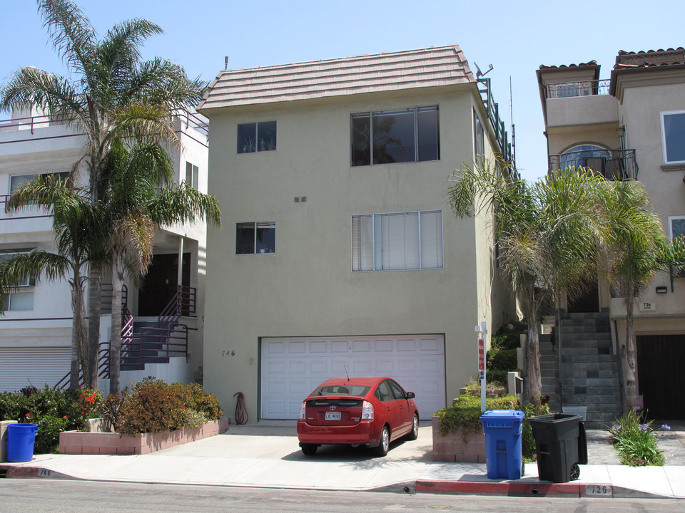 746 Monterey Blvd in Hermosa Beach, CA - Building Photo