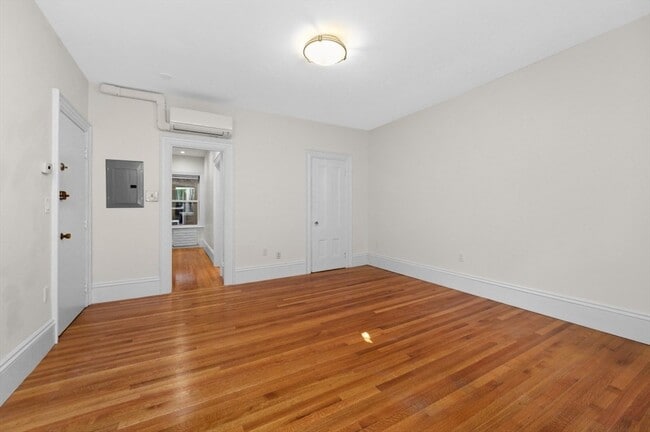 13 S Russell St in Boston, MA - Building Photo - Building Photo