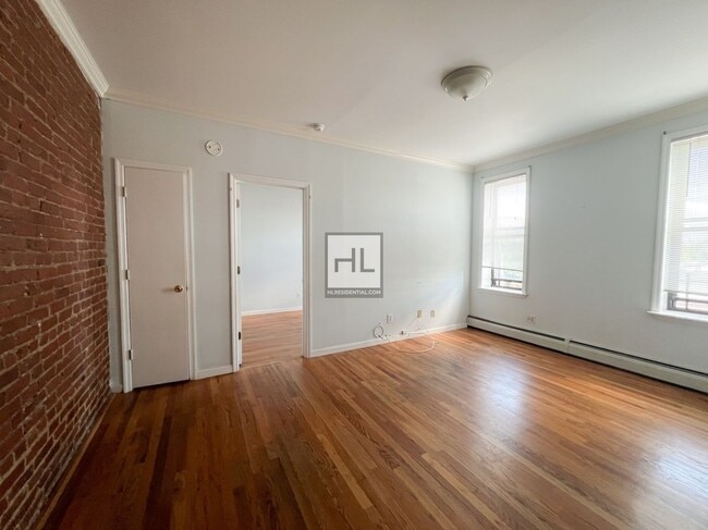 property at 40-4-40-36 36th Ave