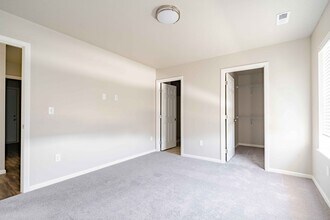 Duplexes at Summerland Park - Waterloo in Waterloo, IA - Foto de edificio - Building Photo