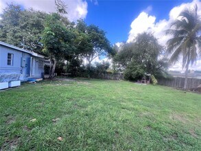 1385 NE 129th St in North Miami, FL - Building Photo - Building Photo