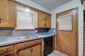 434 W Elder Dr in Mustang, OK - Building Photo - Building Photo