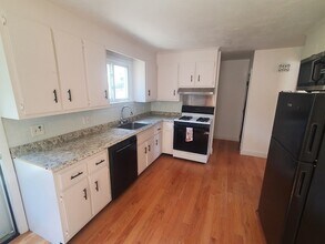 133 Ashcroft St, Unit 1 in Dedham, MA - Building Photo - Building Photo