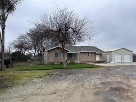 10431 S Bethel Ave in Selma, CA - Building Photo