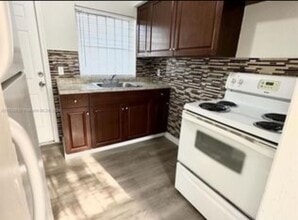 782 NW 52nd St, Unit 782 in Miami, FL - Building Photo - Building Photo