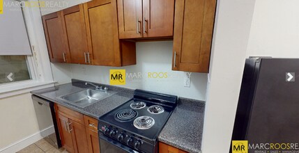19 Lancaster Ter, Unit 307 in Brookline, MA - Foto de edificio - Building Photo