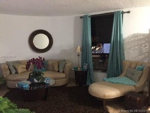 2000 Biarritz Dr in Miami Beach, FL - Building Photo - Building Photo