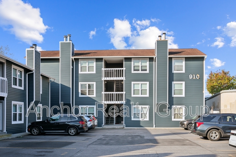 910 Mediterranean Ave in Virginia Beach, VA - Foto de edificio