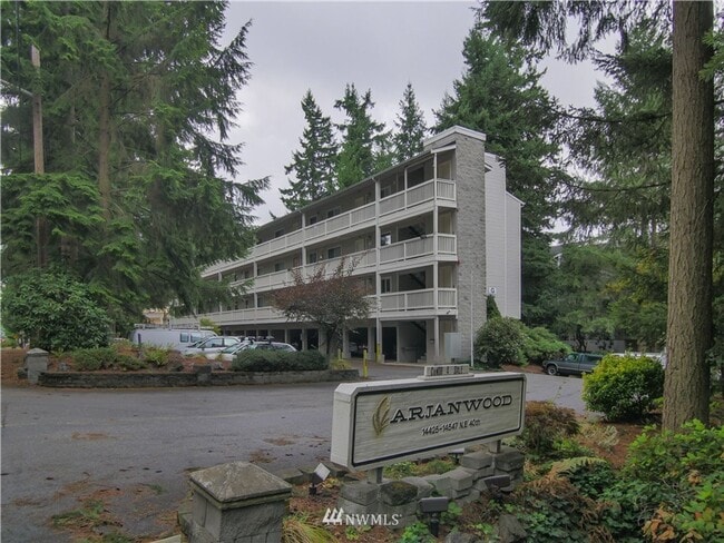 Beautiful updated Condo in Bellevue! (phot