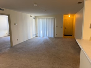 W192S7839 Overlook Bay Rd in Muskego, WI - Foto de edificio - Building Photo