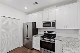 827 Stiller Ln in Monroe Township, NJ - Building Photo - Building Photo