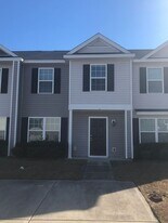 4 Bearing Cir in Savannah, GA - Building Photo