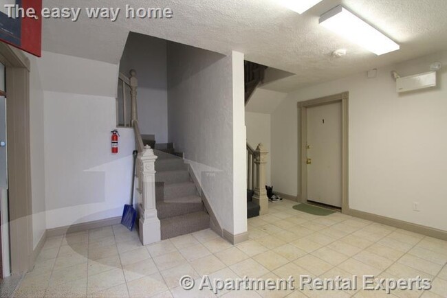 9 Douglas St, Unit 6 Douglass St #1 in Cambridge, MA - Building Photo - Building Photo