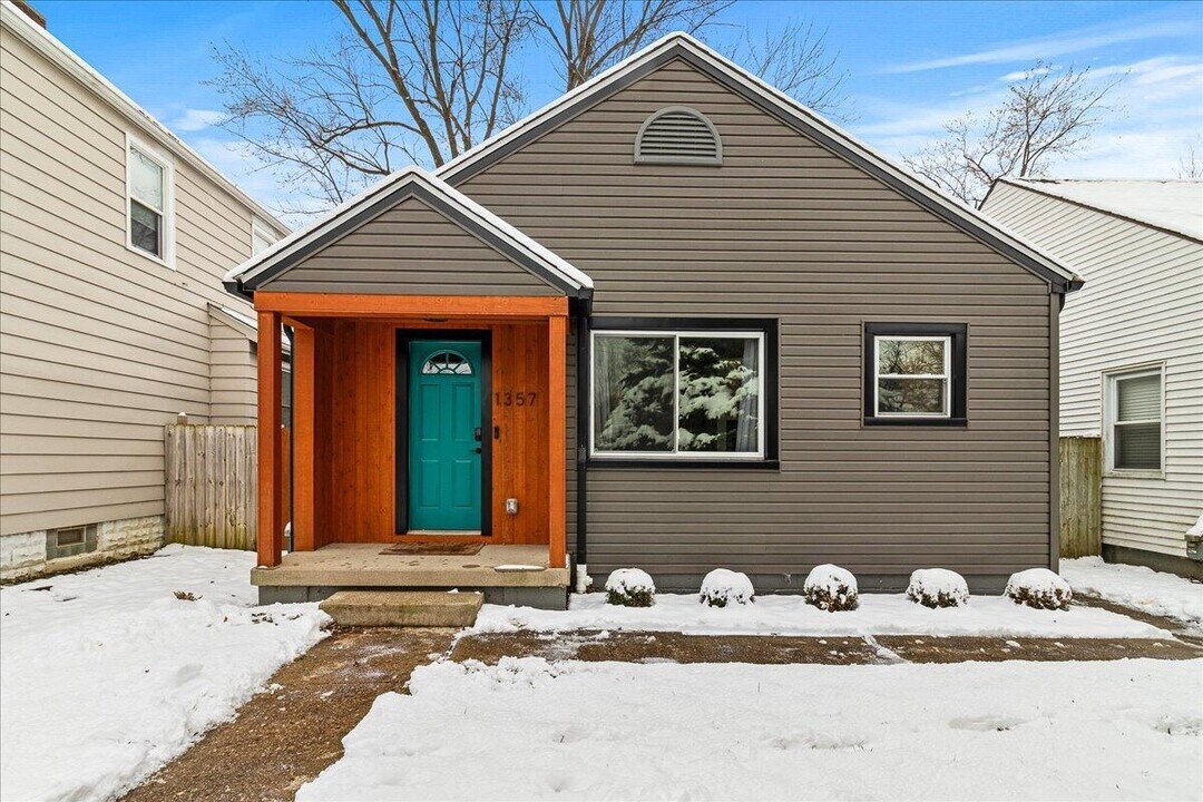 1357 Genessee Ave in Columbus, OH - Building Photo