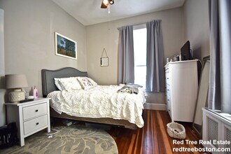 554 E 4th St, Unit 3 in Boston, MA - Building Photo - Building Photo