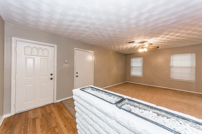 1733 Carl St