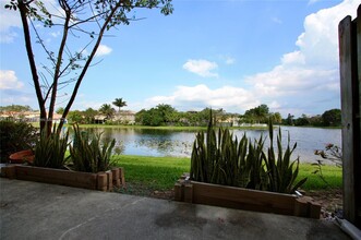 3728 San Simeon Cir in Weston, FL - Foto de edificio - Building Photo