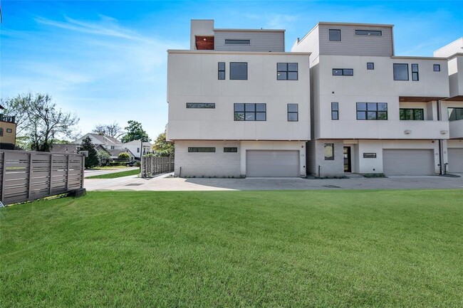 817 W 17th St in Houston, TX - Building Photo - Building Photo