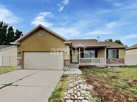 2095 E Shadow Dr in Eagle Mountain, UT - Building Photo