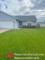 1254 Crown Ct in De Pere, WI - Building Photo