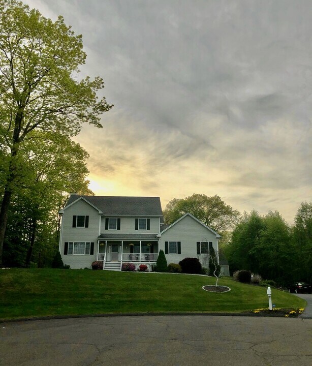 5 Dahlia Ln, Unit 5 in Seymour, CT - Building Photo