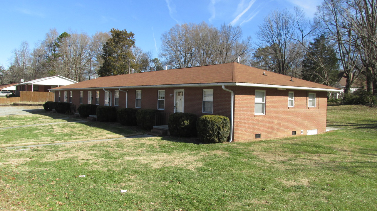 Memorial Park Drive Apartments in Thomasville, NC - Building Photo