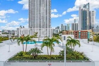 275 NE 18th St in Miami, FL - Foto de edificio - Building Photo