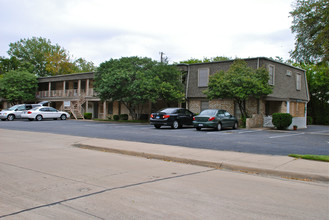 Oak View Apartments in Plano, TX - Foto de edificio - Building Photo