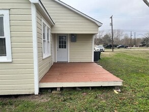 606 Ed Linn St in Edna, TX - Building Photo - Building Photo