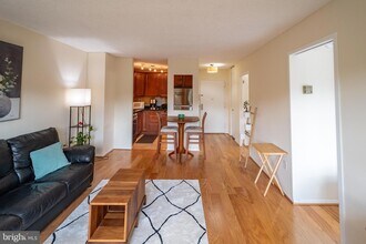 1225 Martha Custis Dr, Unit 502 in Alexandria, VA - Building Photo - Building Photo