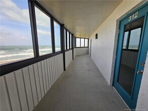 1357 NE Ocean Blvd, Unit 312 in Stuart, FL - Foto de edificio - Building Photo