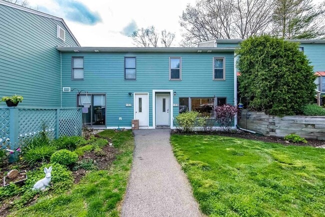 508 Piscassic St in Newmarket, NH - Building Photo - Building Photo