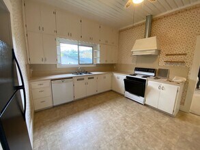 209 NE 7th St in Oakland, OR - Building Photo - Building Photo