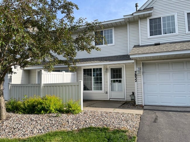 7832 Harvest Lane in Chanhassen, MN - Building Photo - Building Photo