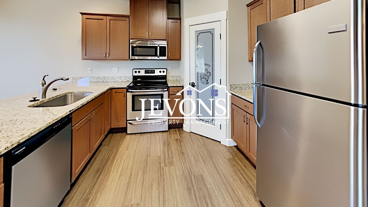 7302 W Chestnut Ave in Yakima, WA - Building Photo