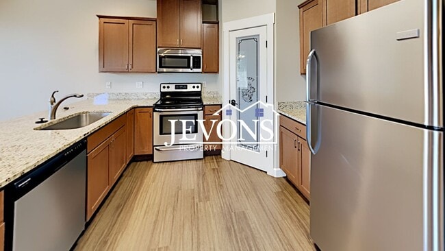 property at 7302 W Chestnut Ave