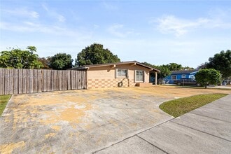 11535 Lincoln Blvd in Miami, FL - Building Photo - Building Photo