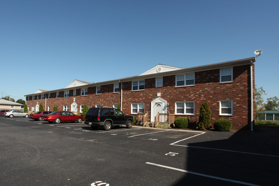 Savannah Square & Terrace Apartments in Louisville, KY - Foto de edificio