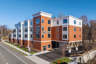 Highland Park in Wellesley, MA - Building Photo