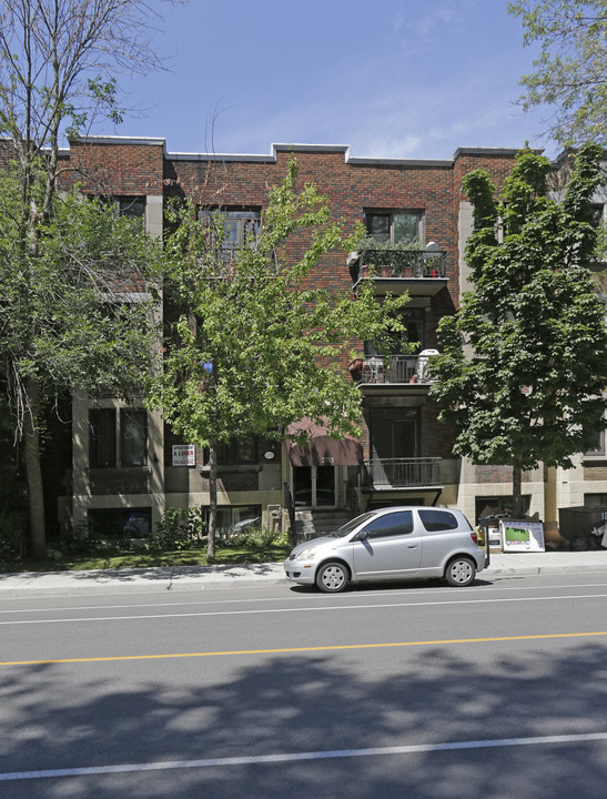 2715 Édouard-Montpetit in Montréal, QC - Building Photo