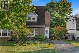 16 Melanie Crescent in Ottawa, ON - Building Photo