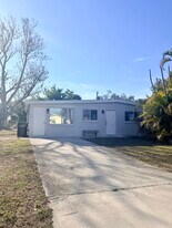 1063 Lillian St in Venice, FL - Building Photo