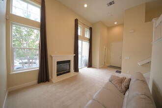 1067 Green St in Union City, CA - Building Photo - Building Photo