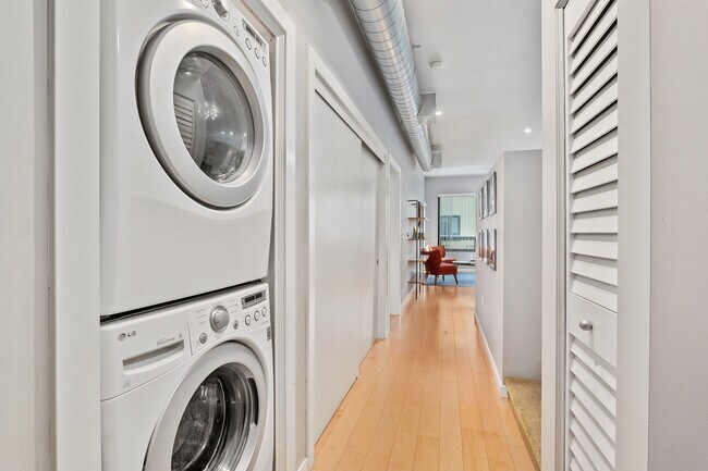 889 Date St, Unit 541 in San Diego, CA - Foto de edificio - Building Photo